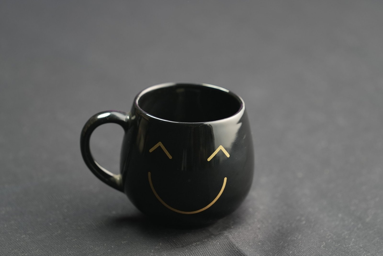Belly-shaped Black Printed Mug_1