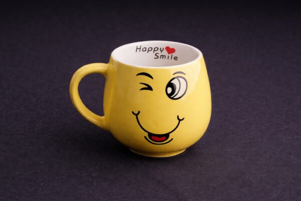 Belly-shaped Smily Yellow Printed Mug