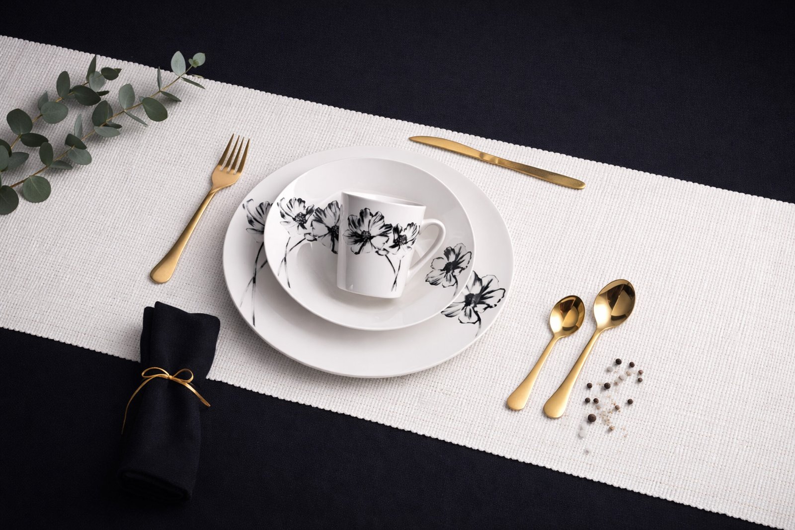 Monochrome Floral Porcelain Dinner Set 2
